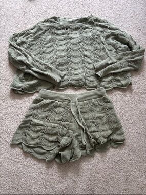 Scalloped knit set